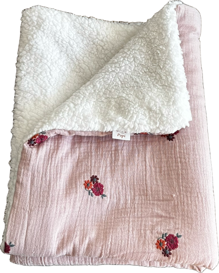 Couverture roses brodées